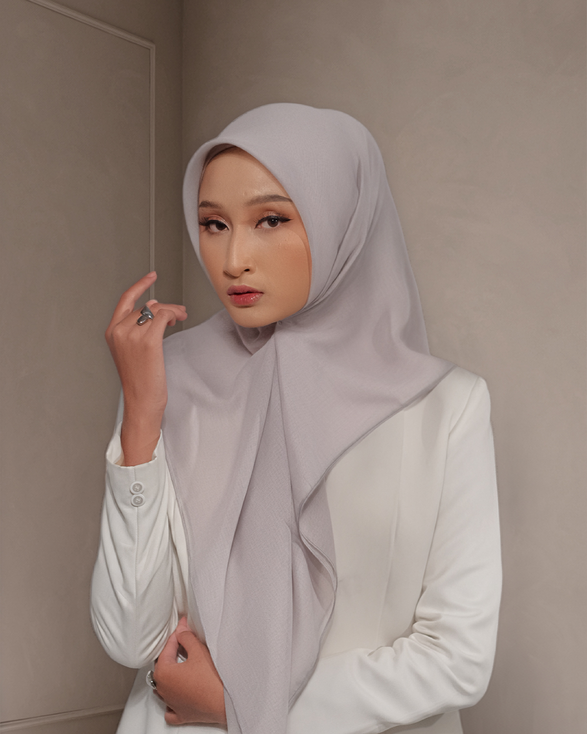 VOGUE PREMIUM SQUARE PASTEL GREY
