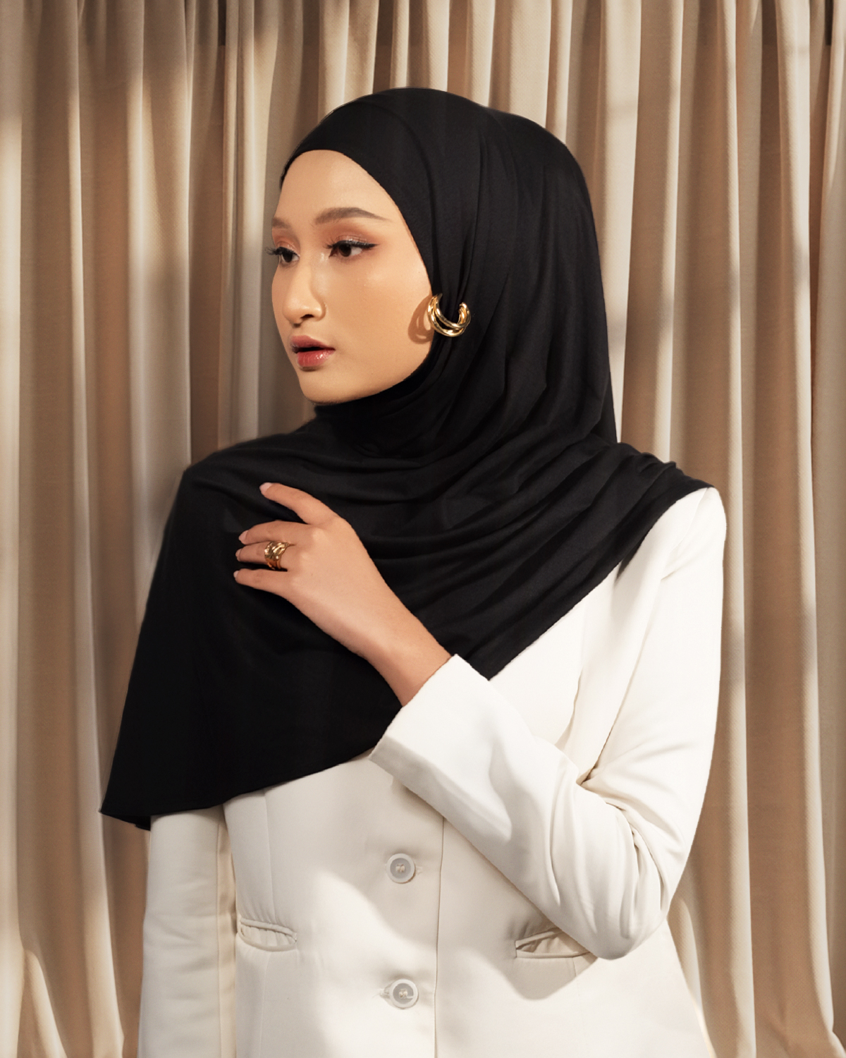 CURVE VOGUE MALAY SQUERE BLACK